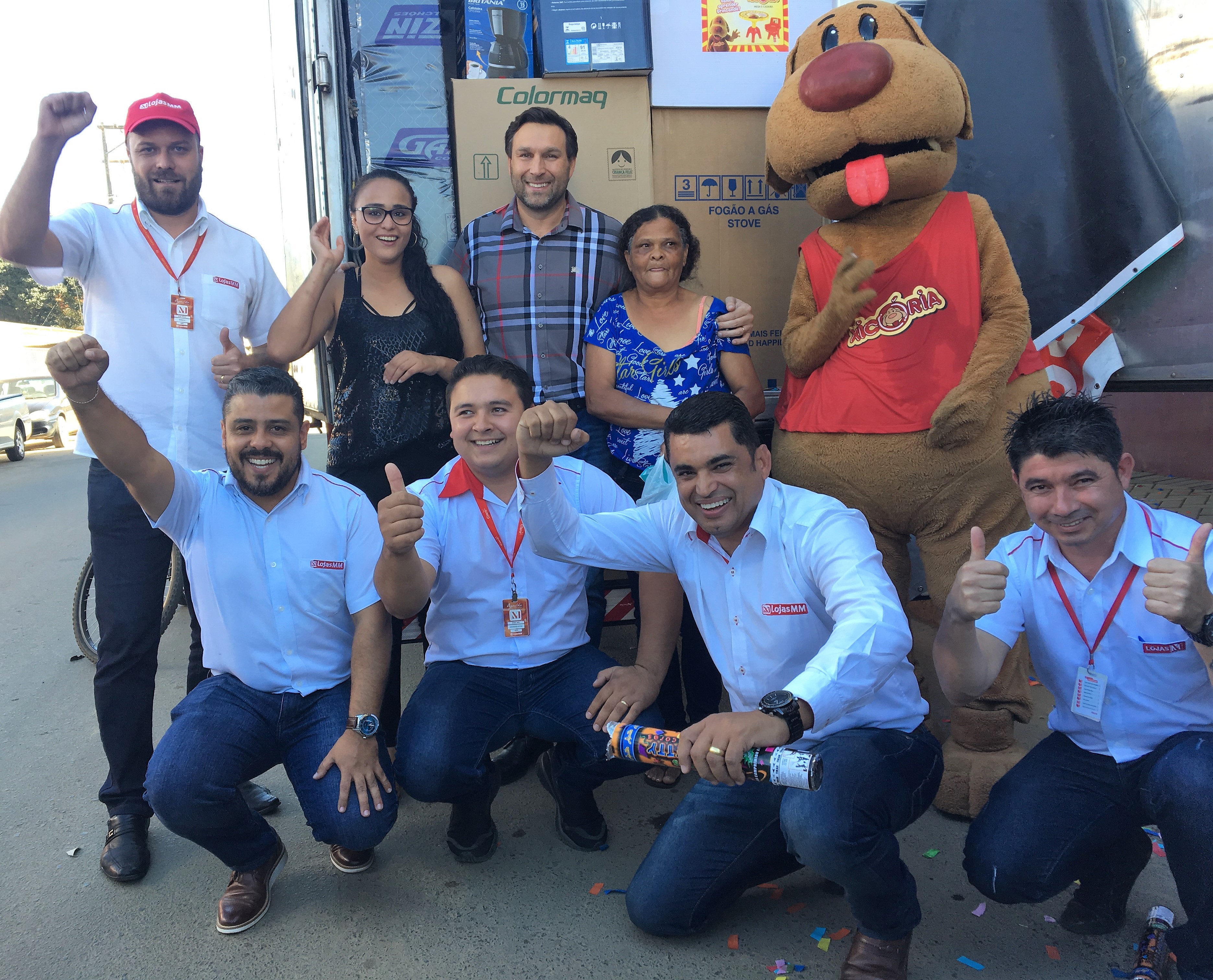 Foto 3 / Cliente de Ipiranga ganha Caminhão de Prêmios da Lojas MM 